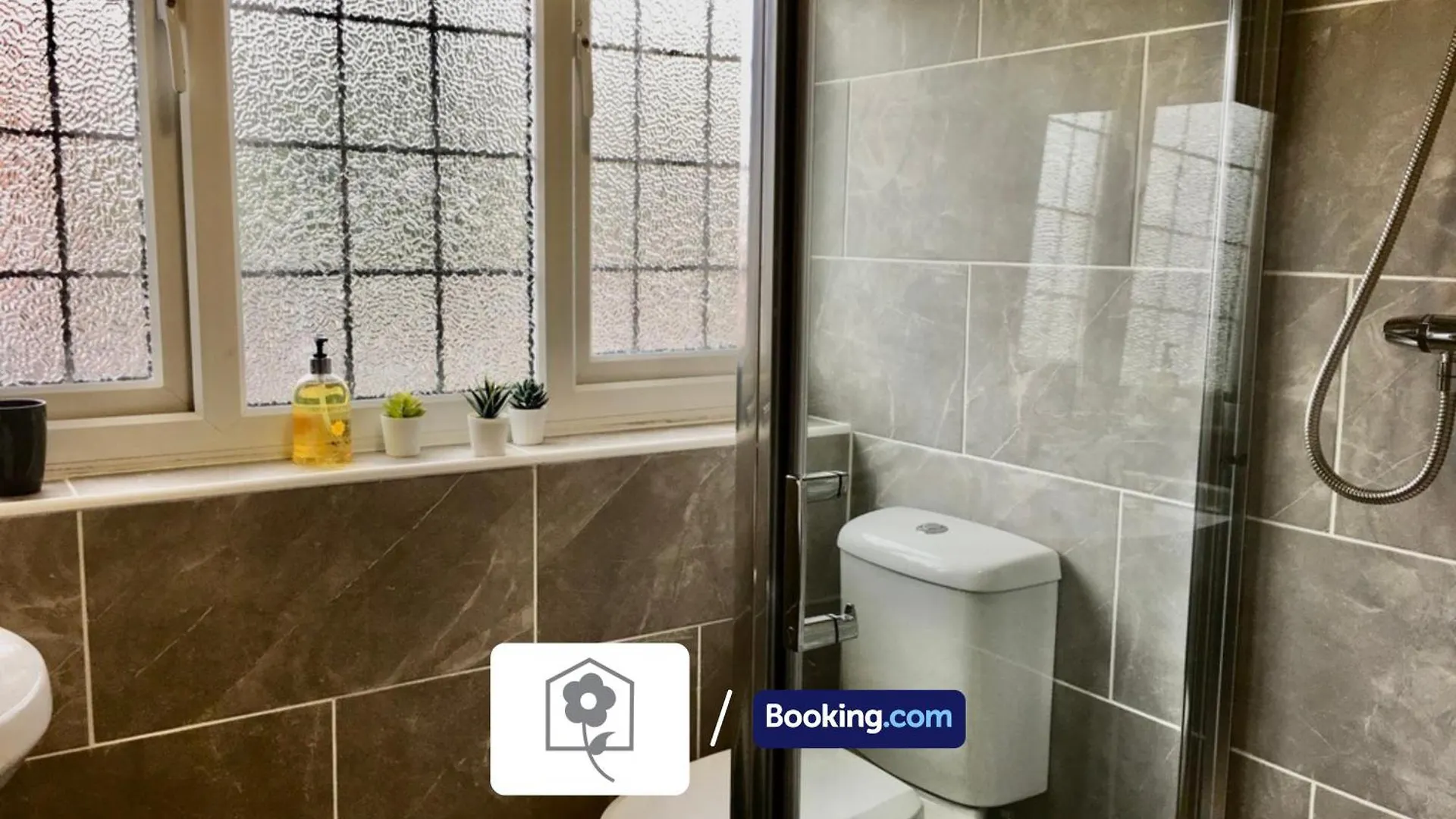 Highfield House: Spacious Detached Stay with Free Parking Southampton