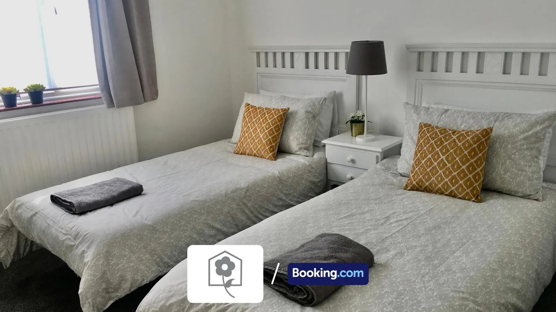 Highfield House: Spacious Detached Stay with Free Parking Southampton